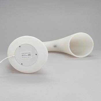 Eero Aarnio, pöytävalaisin "Swan" Melaja Oy, 2007.