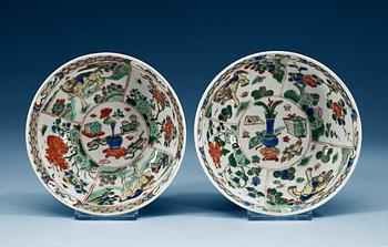 A pair of famille verte cappuciner bowls, Qing dynasty, Kangxi (1662-1722).