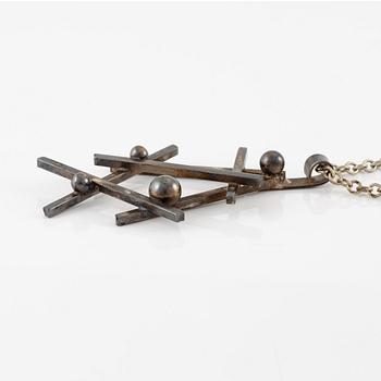 Hänge med kedja, nysilver, J. Andersson and Erik Dennung för AD Design, Danmark.