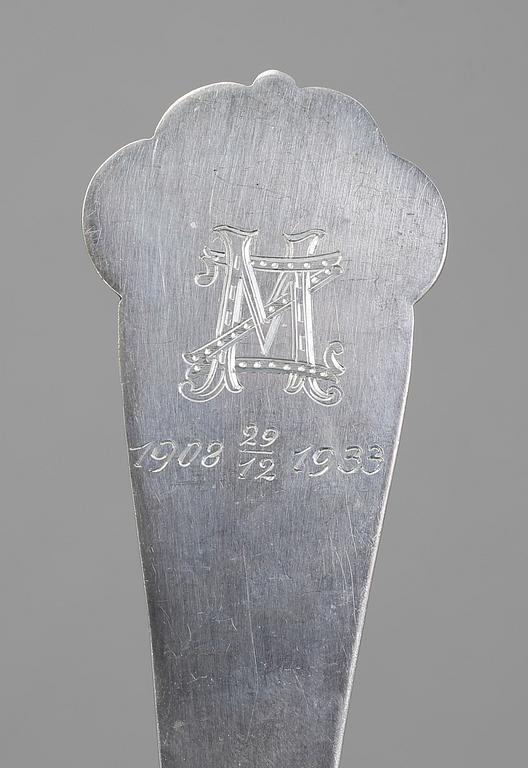 PARTI SILVER. 35 delar. Bl a CG Hallberg, Stockholm 1940. Tot vikt ca 1125 g.