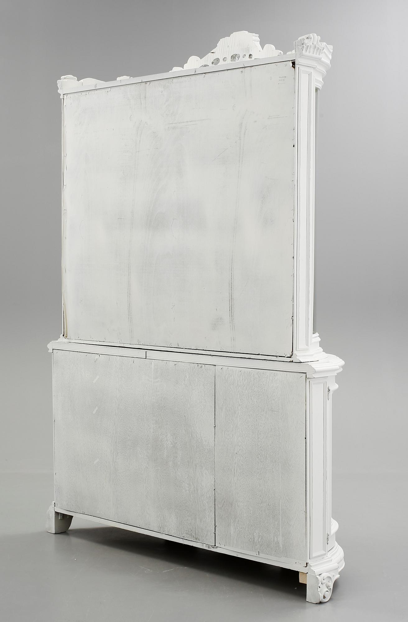 SKÄNK, barockstil, modern tillverkning.