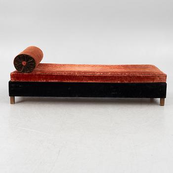 Daybed, 1930s.