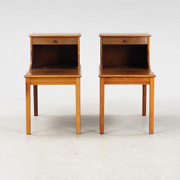 A pair of mahogany bedside tables/side tables, second half of the 20th Century.