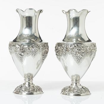 Pair of presentation vases, sterling silver, 20th Century.
