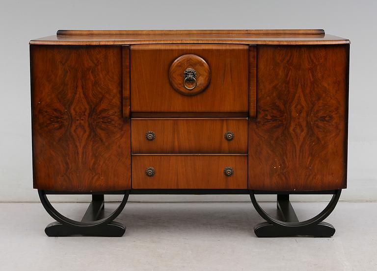SIDEBOARD, England, 1900-talets mitt.