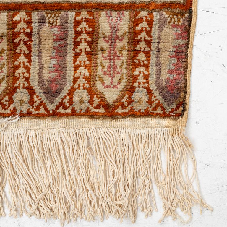 A Kayseri Saff rug, c. 228 x 87 cm.