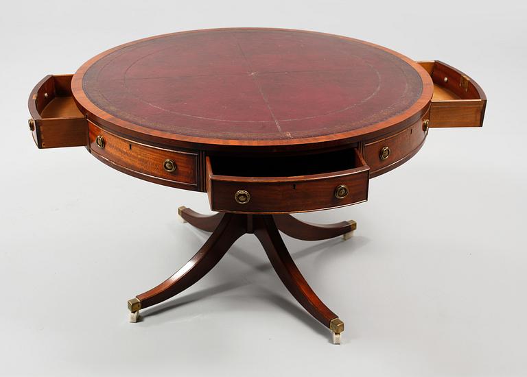 KARUSELLBORD, omkring 1900-talets mitt.