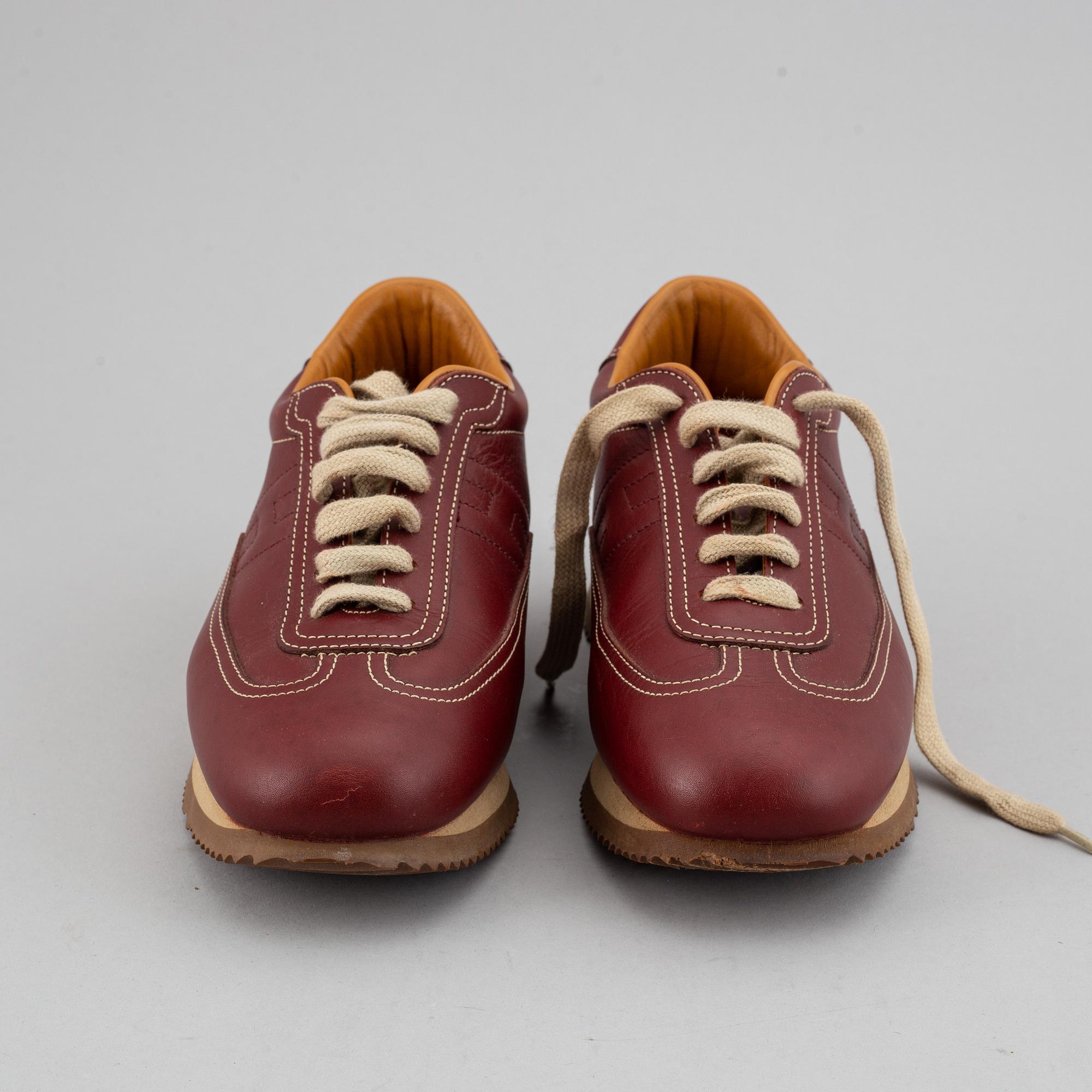 HERMÈS, a pair of leather sneakers size 37.