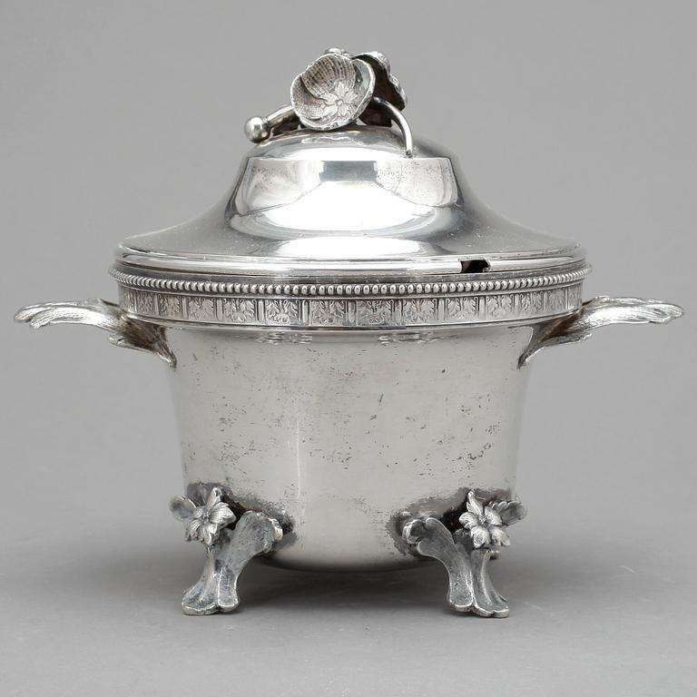 SOCKERSKÅL, silver, Jakob Engelberth Torsk, Stockholm, 1907. Vikt ca 452g.