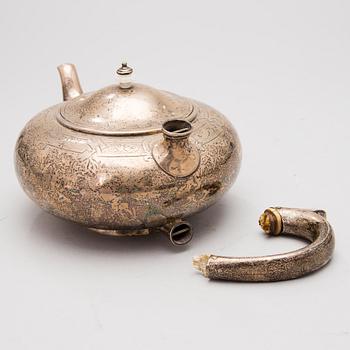 A ENGLISH TEA POT, silver, London 1861, Robert Garrard.