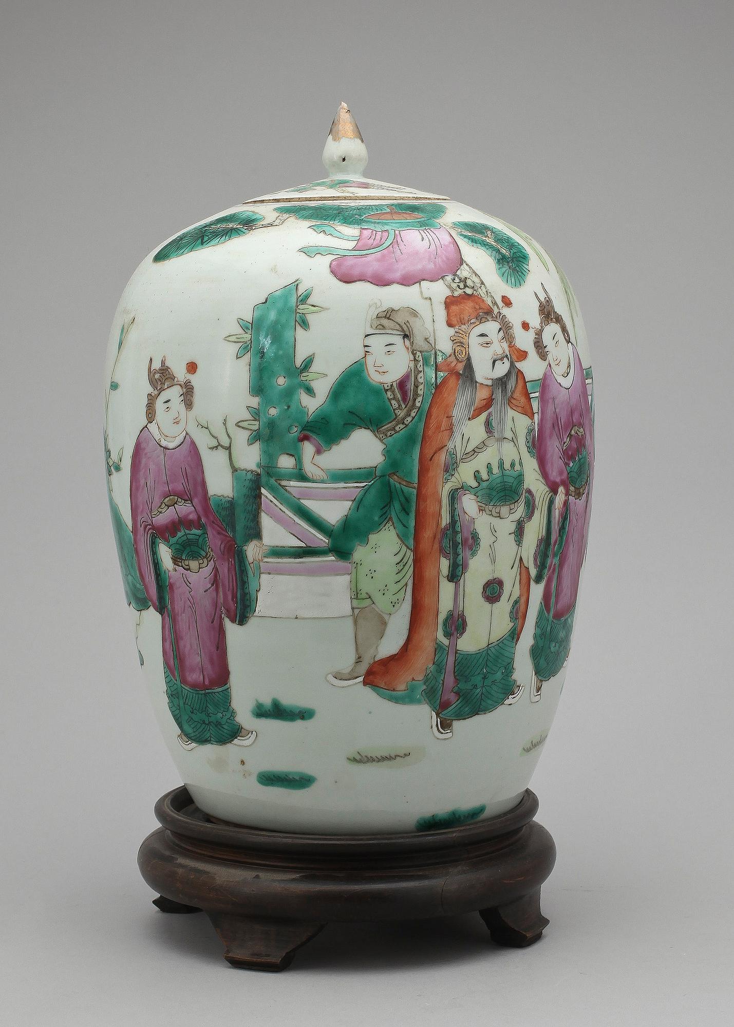 URNA med LOCK, porslin, Kina 1900-tal.