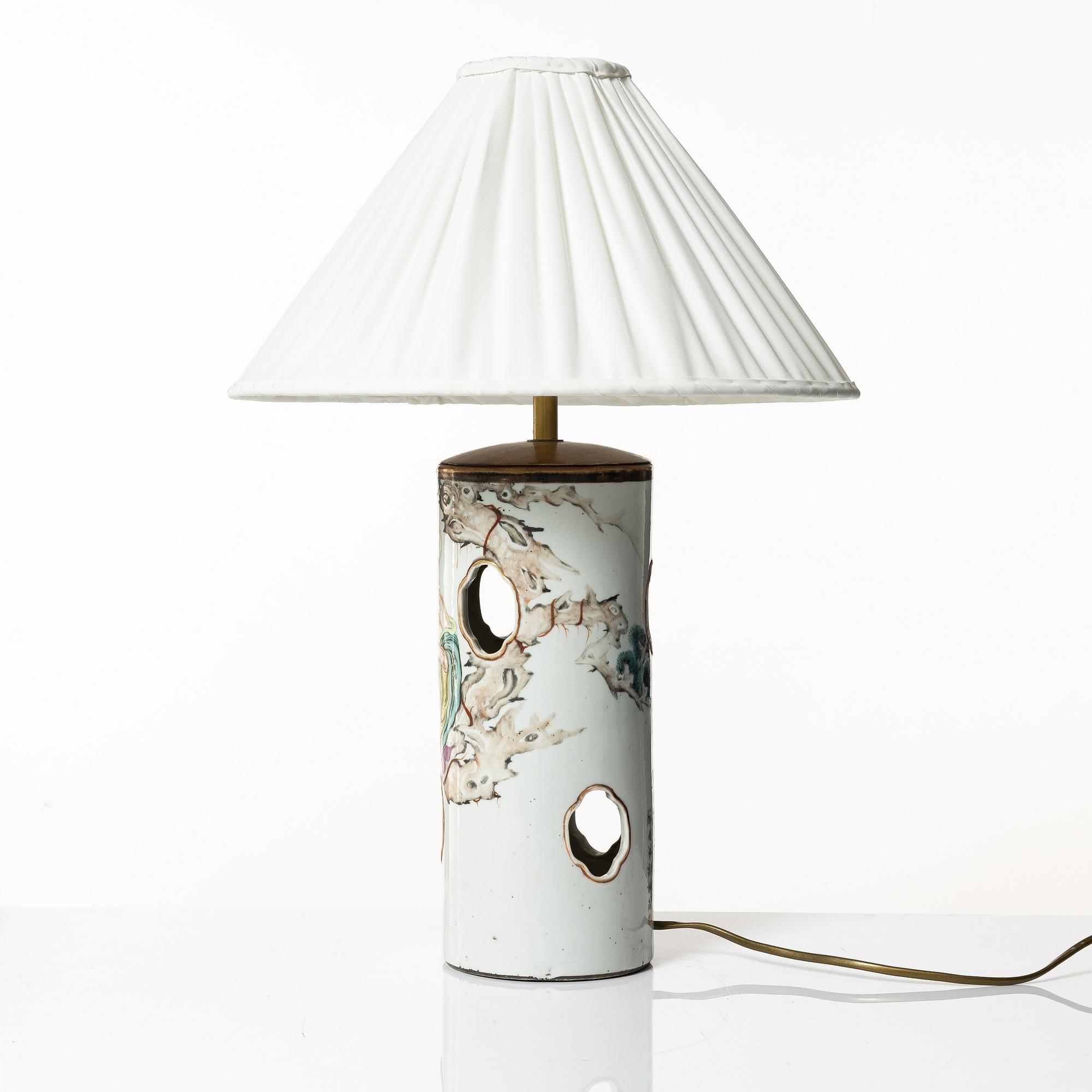 A Chinese porcelain hatstand / table lamp, 20th century.