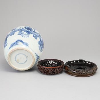 A blue and white jar, Qing dynasty, 18th Century.