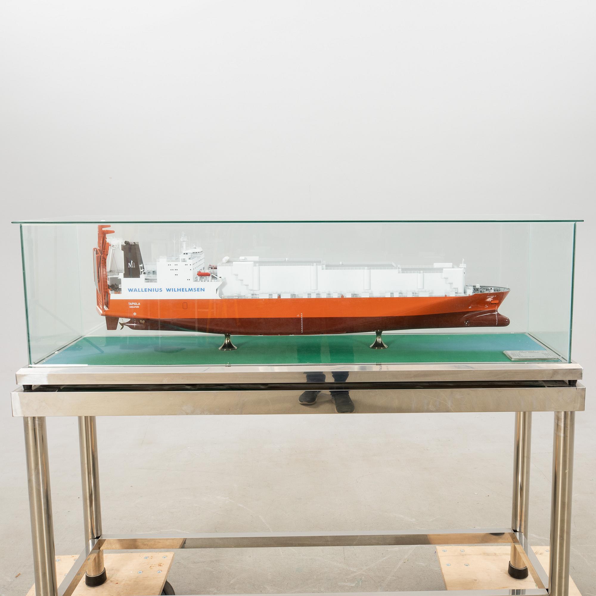 Ship model, "M/V Tapiola" Singapore, Mitsubishi Heavy Industries 1978/2004.