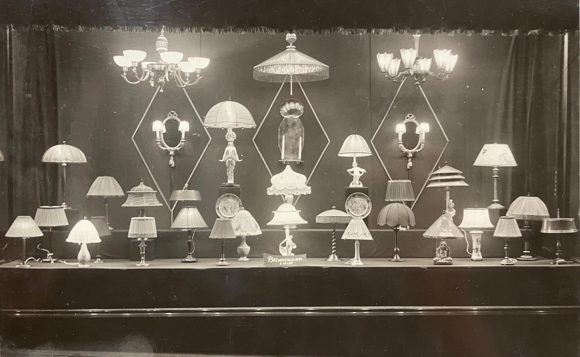 Erik Tidstrand, a pair of table lamps, model "26550", Nordiska Kompaniet, 1920s.