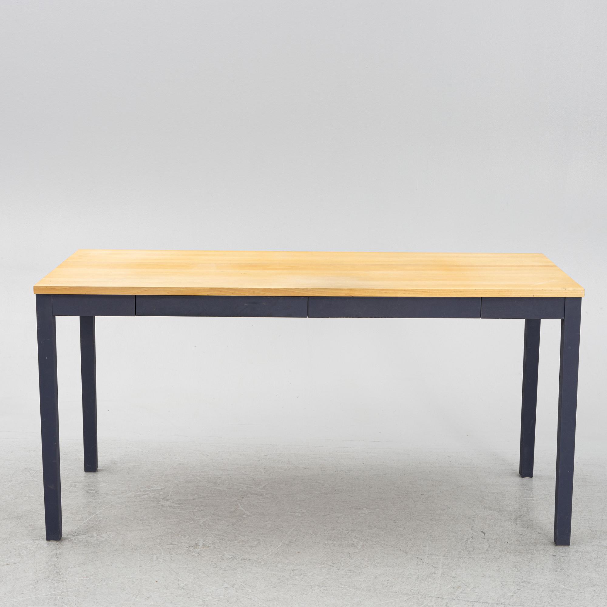 Nirvan Richter, skrivbord, "Multi-O", samt stolar, ett par, Norrgavel.