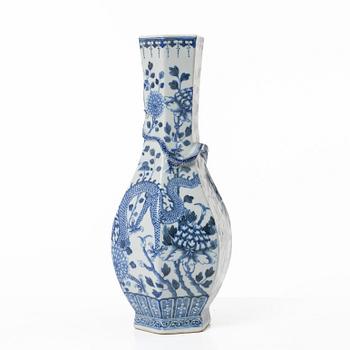 Vas, porslin, Kina, Qingdynastin, 1800-tal.