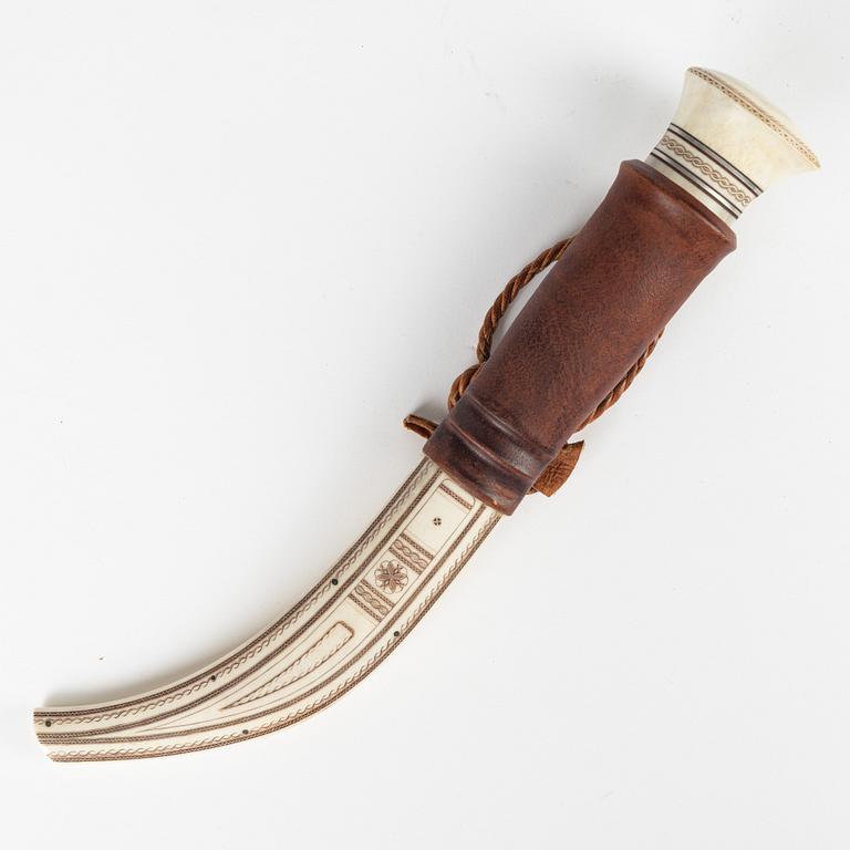 A reindeer horn knife by Olav Svonni, signed and dated 1989.