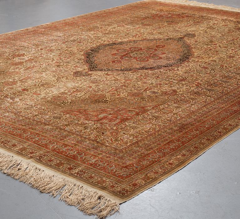 A CARPET, semi-antique/old Turkey, ca 326 x 220,5 cm.