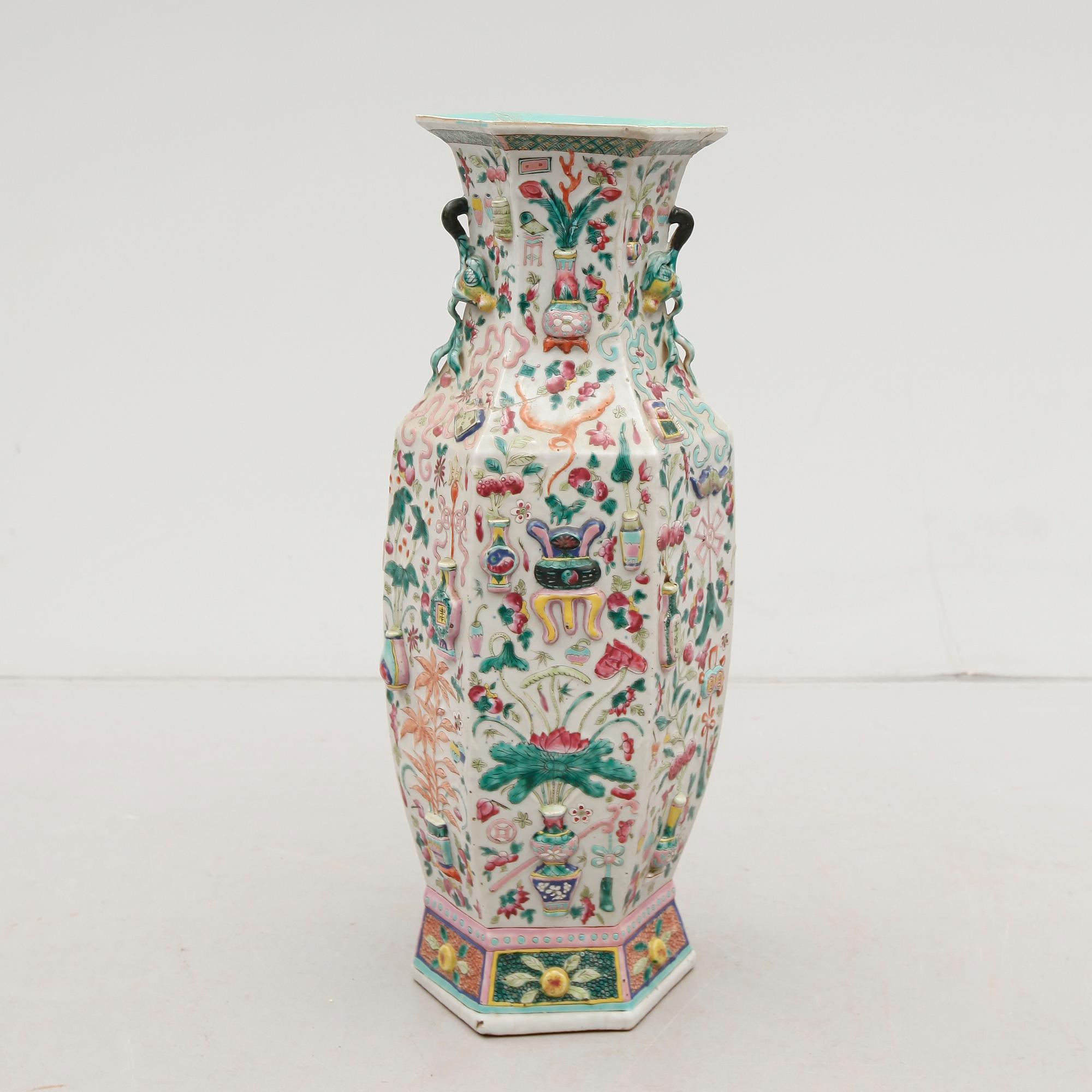 VAS, porslin, Kina, 1800-tal.