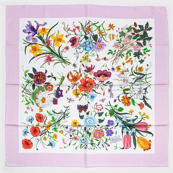 Gucci, a 'Flora' twill silk scarf.