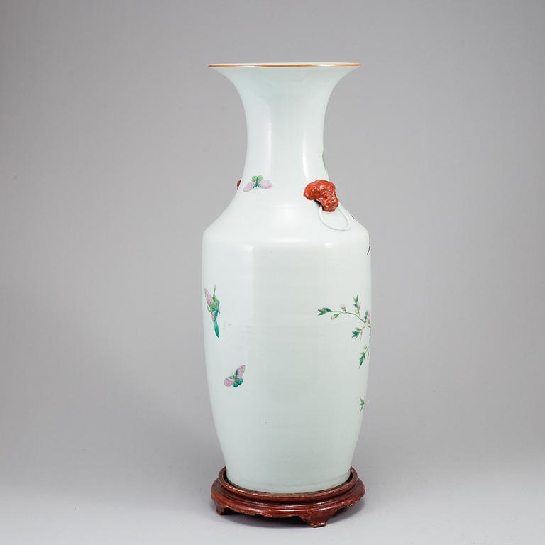 A large Chinese famille rose floor vase, 20th century.