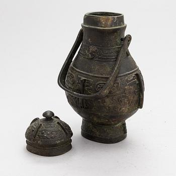 Kannellinen ruokarasia, pronssi, luultavasti 1900-luku.