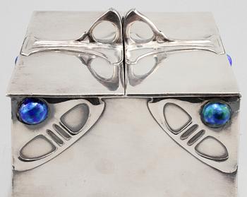 SKRIN, försilvrat tenn, Bitter & Gobbers, Metallwaren Fabrik (B&G Imperial), Krefeld, Tyskland, jugend, omkring 1900.