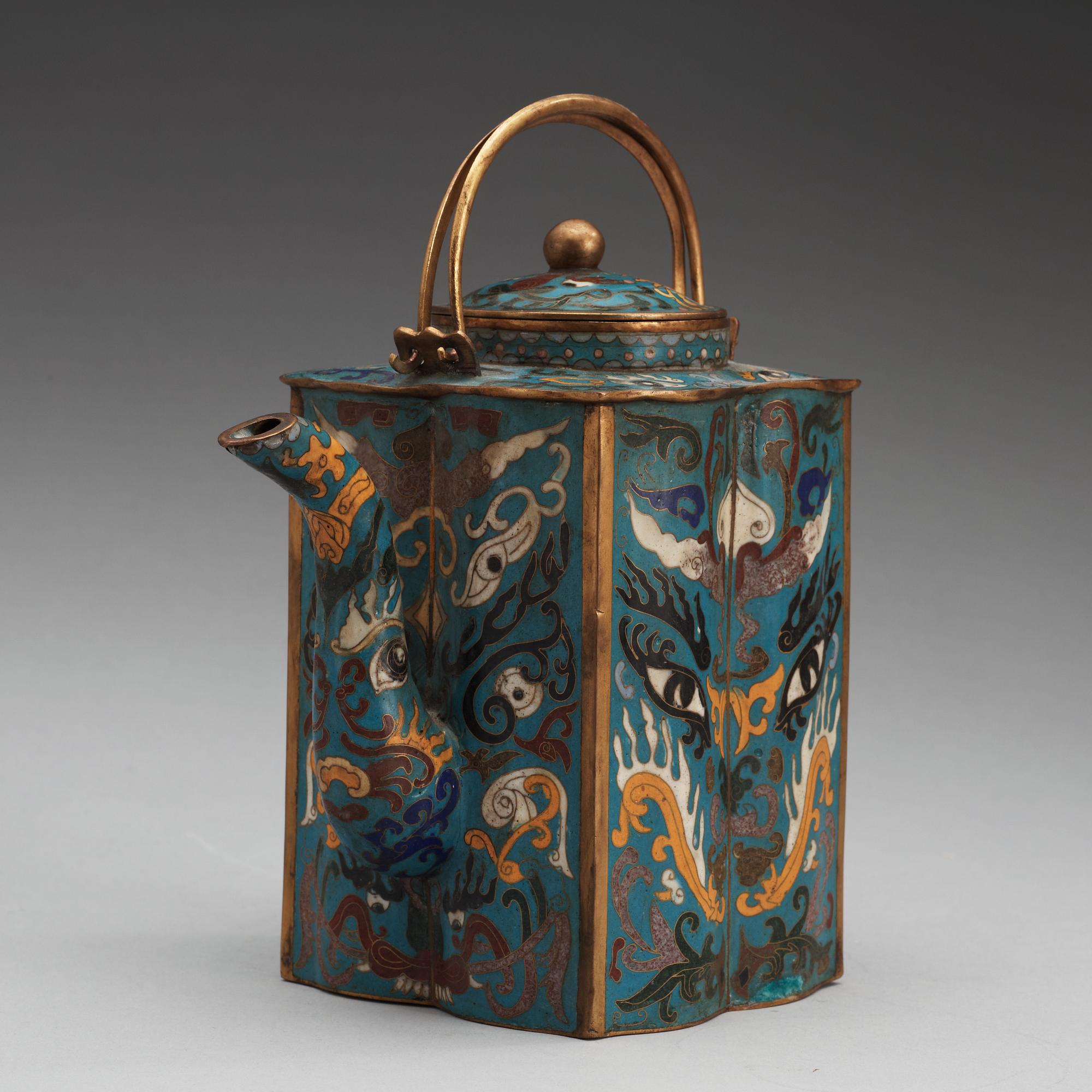TEKANNA med LOCK, cloisonné, sen Qing dynasti.