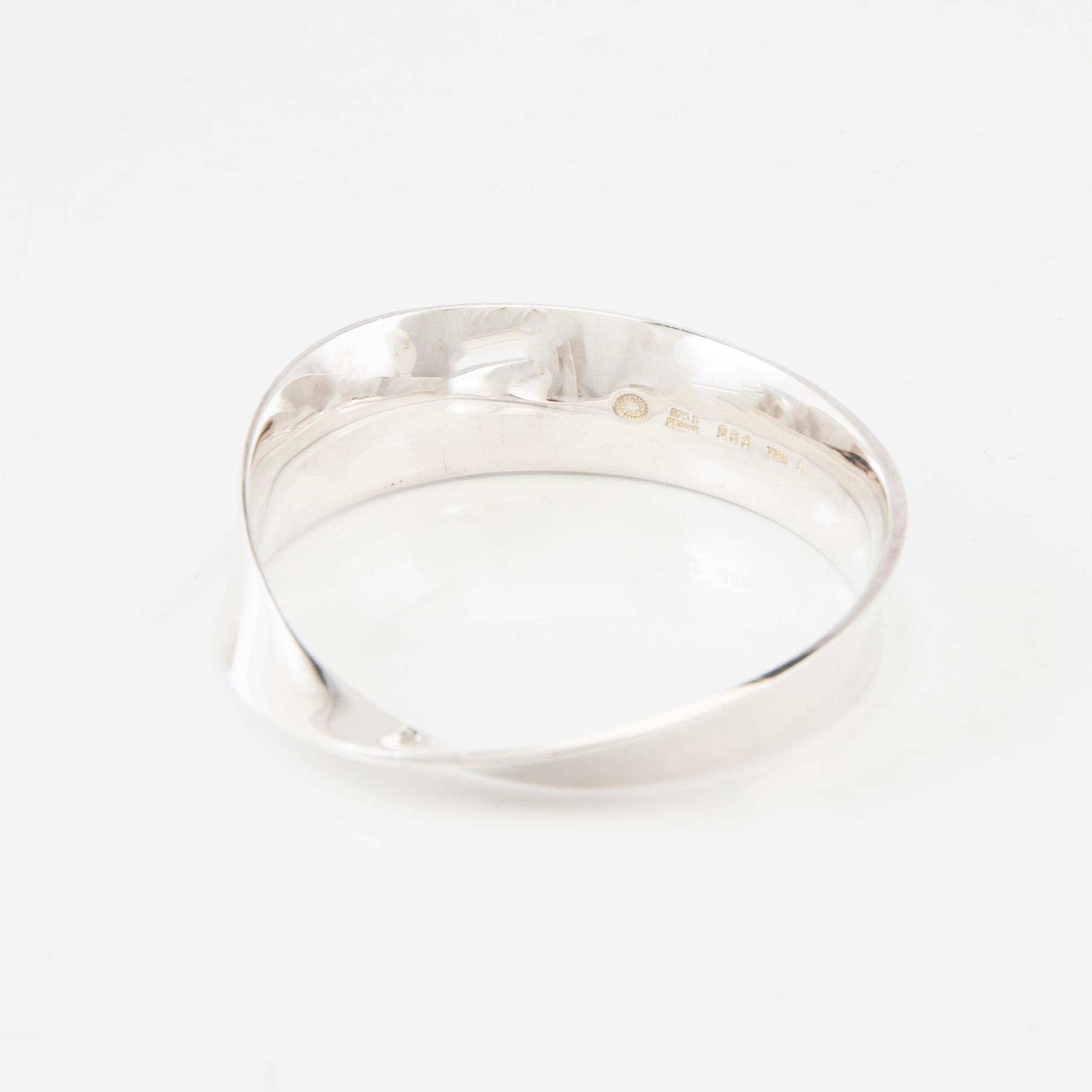 Vivianna Torun Bülow-Hübe, armband silver "Möbius", Georg Jensen.