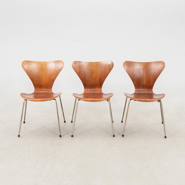 Arne Jacobsen, five "Series 7" chairs for Fritz Hansen, Denmark, mid-20th century.