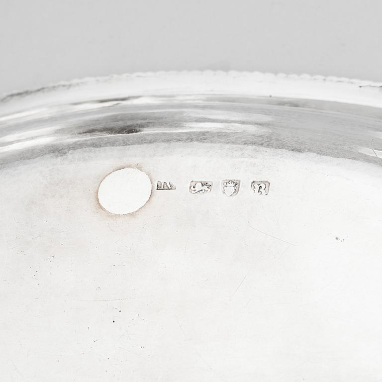Andrew Fogelberg, karotter med lock, ett par, silver, London 1772.