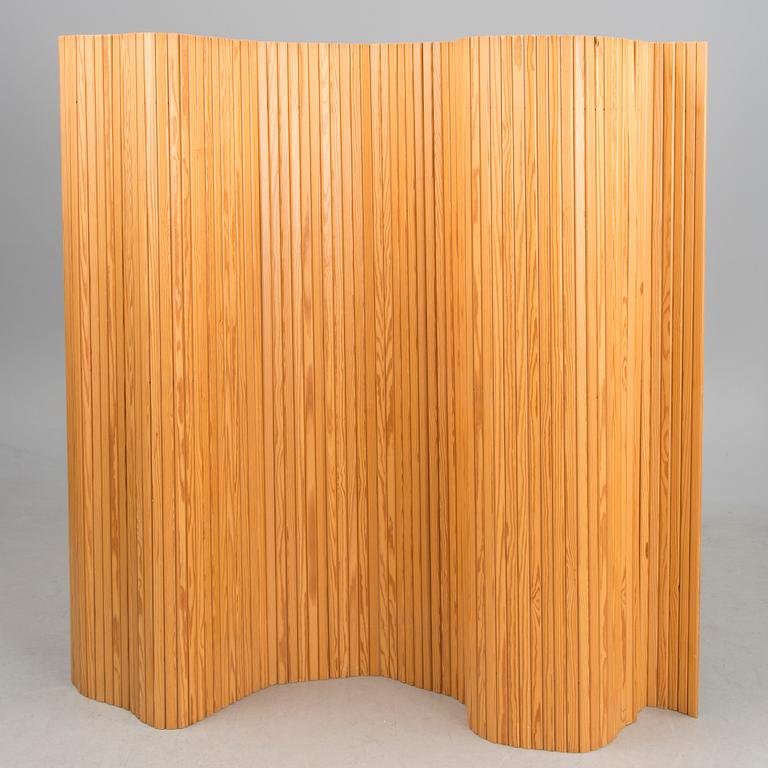 A mid-20th century screen for Artek, Finland. Circa 150x200 cm.