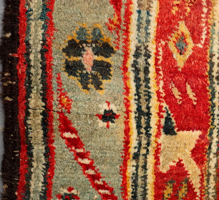 Matta, antik Indisk, sannolikt Agra, ca 467,5-474 x 369,5-374 cm.
