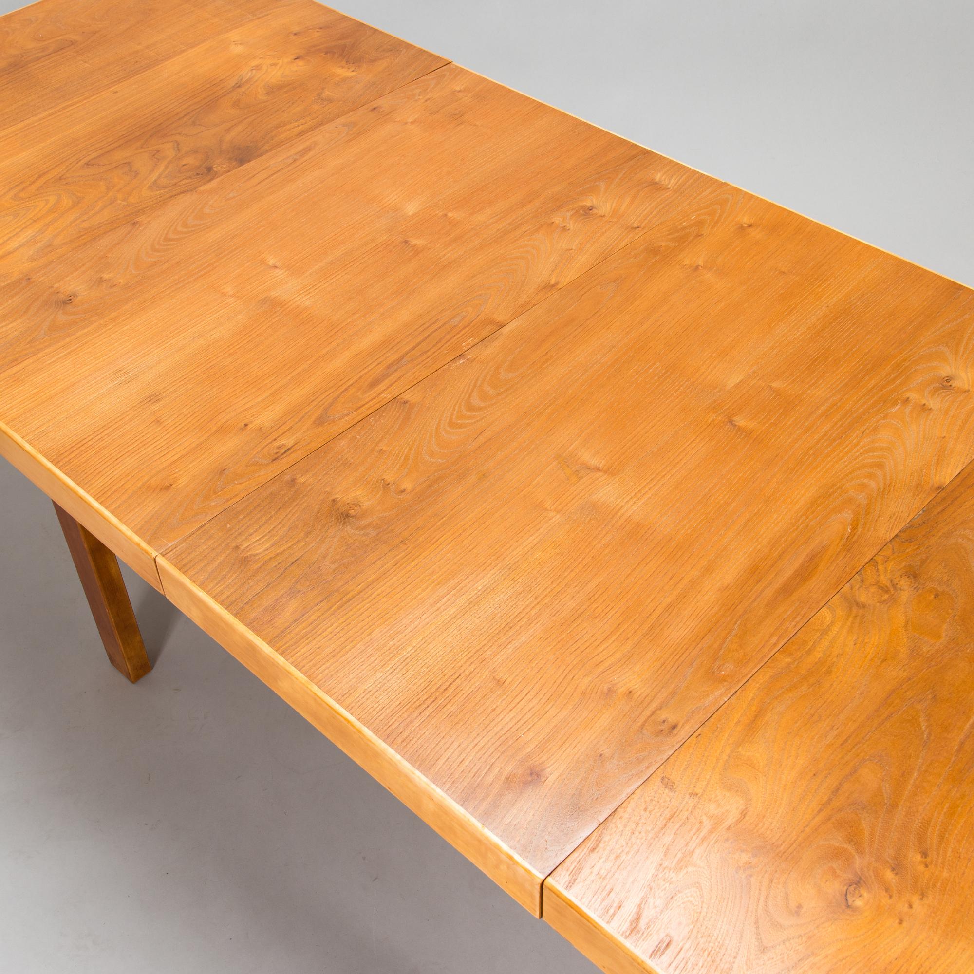 Alvar Aalto, matbord, modell 92 för O.Y. Huonekalu-ja Rakennustyötehdas A.B. 1900-talets mitt.