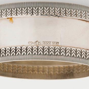 Lautasliinarenkaita 6 kpl, ja cocktaillusikoita, 6 kpl, hopeaa, kaiverrukset, yht. paino 183 g.