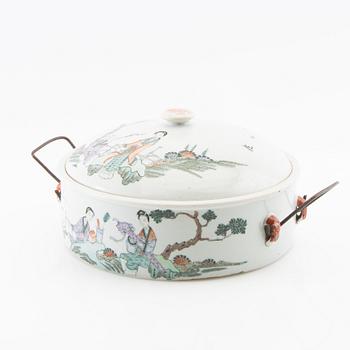 Tureen with lid, China 20th century.