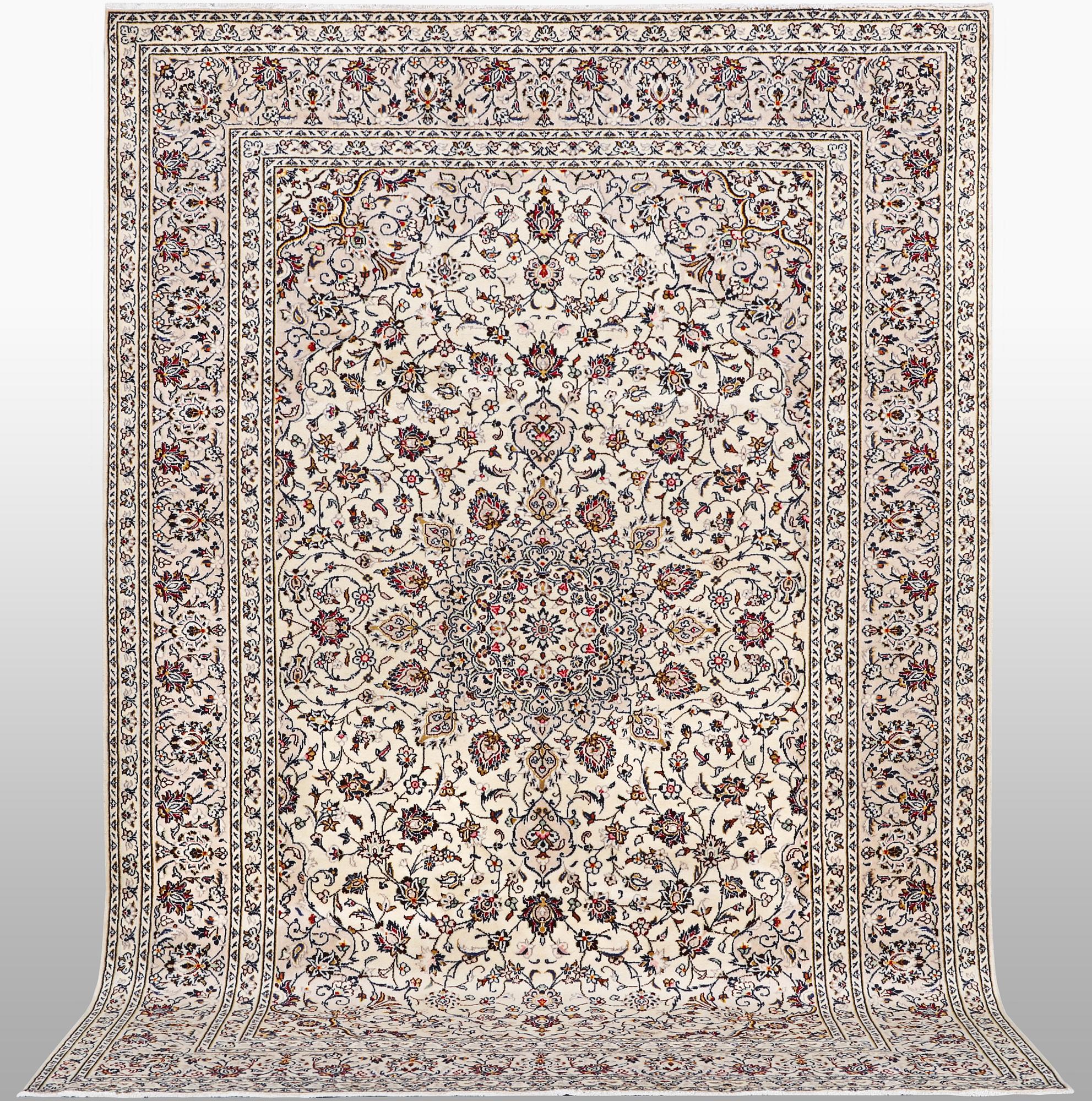 A carpet, Kashan, ca 312 x 200 cm.
