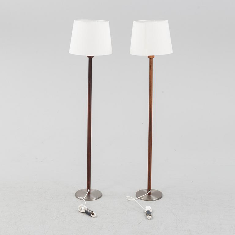 Uno & Östen Kristiansson, a pair of rosewood veneered floor lights, Luxus, Vittsjö, 1960's.