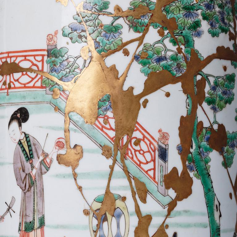 A famille verte vase, Qing dynasty, Kangxi (1662-1722).