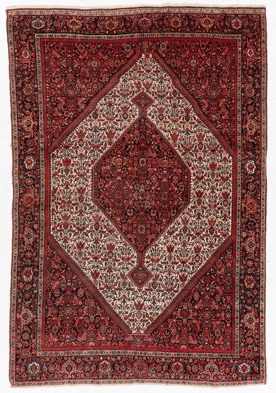 Matta, Sannolikt Feraghan, västra Iran, Omkring år 1900, ca 191 x 129 cm.
