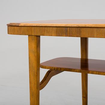 A 1940s table.