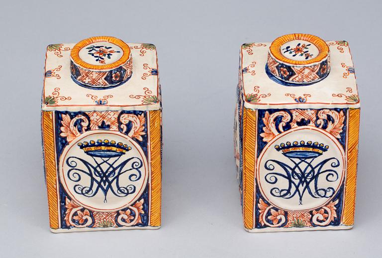 TEDOSOR, ett par, fajans, 1800/1900-tal.