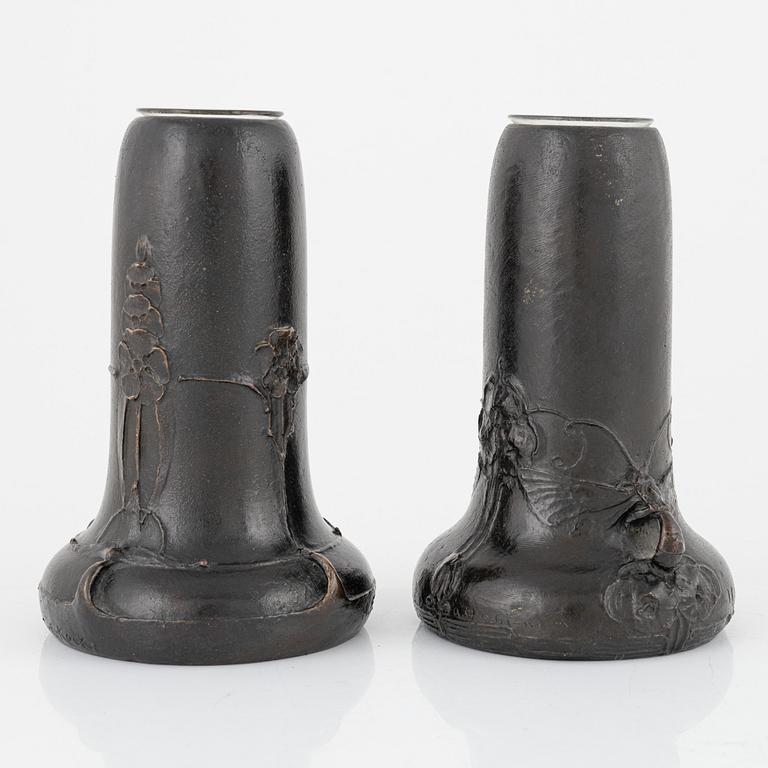 Elsa Kock och Hugo Elmqvist, två snarlika vaser, Stockholm, Jugend, tidigt 1900-tal.