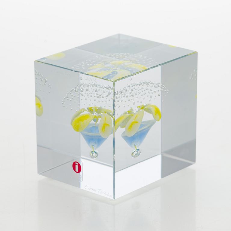 Oiva Toikka, vuosikuutio 2000, signeerattu Oiva Toikka Nuutajärvi 2000, 905/2000.