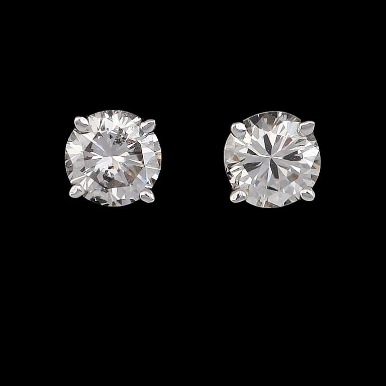 ÖRHÄNGEN, 1 par, 14K vitguld, briljantslipade diamanter tot ca 0.40 ct.