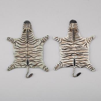 ZEBRASKINN, 2 st, wienerbronser, märkt B Austria, 1900-tal.