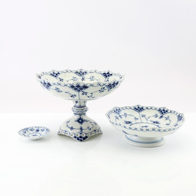 Service approx. 33 pcs "Musselmalet full lace and half lace" Royal Copenhagen Denmark late 20th century porcelain.