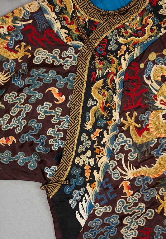 A Chinese embroidered silk robe, late Qing dynasty, circa 1900.