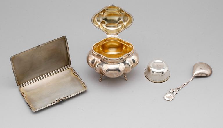 SILVERFÖREMÅL, 4 st, 1900-tal. Vikt ca 419 gram.